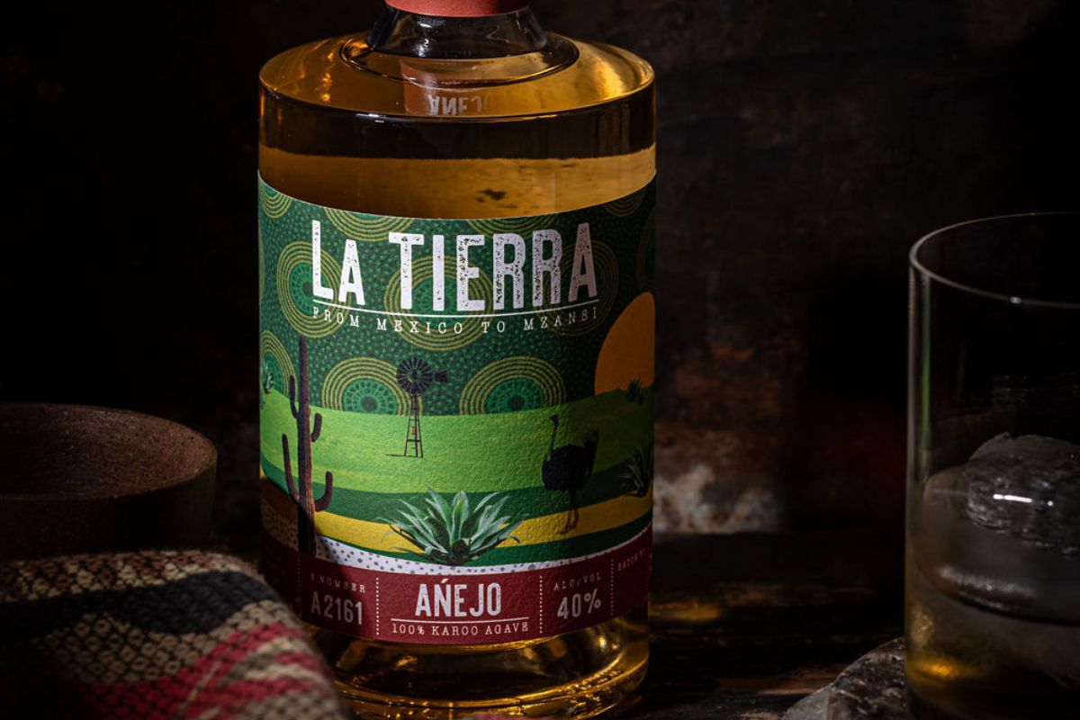 La Tierra Agave Añejo, a premium South African agave spirit made with 100% Karoo agave
